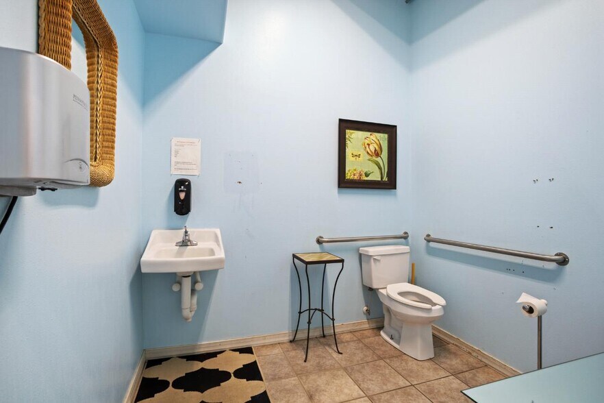 More Photos Of 625 SW 31st Ave, Minot Freestanding For Sale