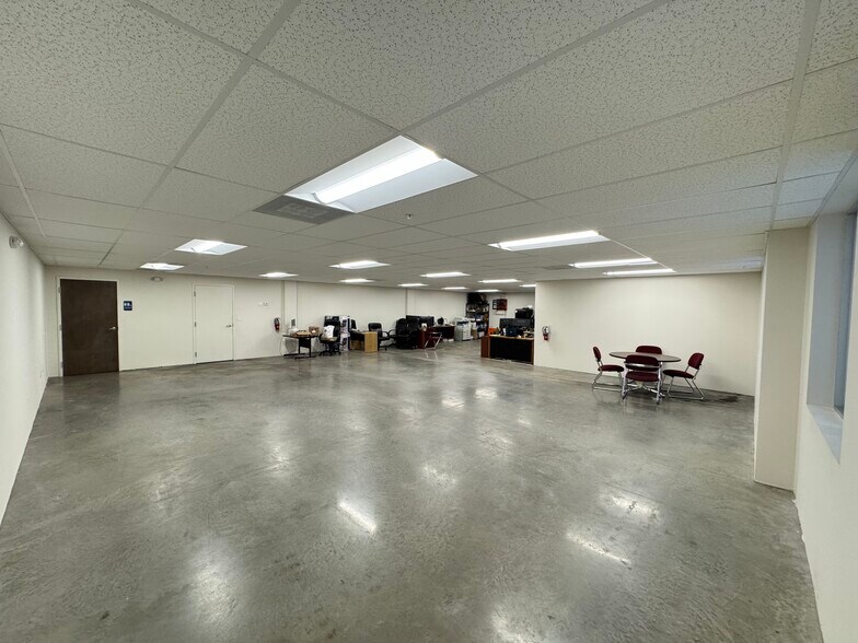 More Photos Of 8565 W 44th Ave, Hialeah Warehouse For Lease