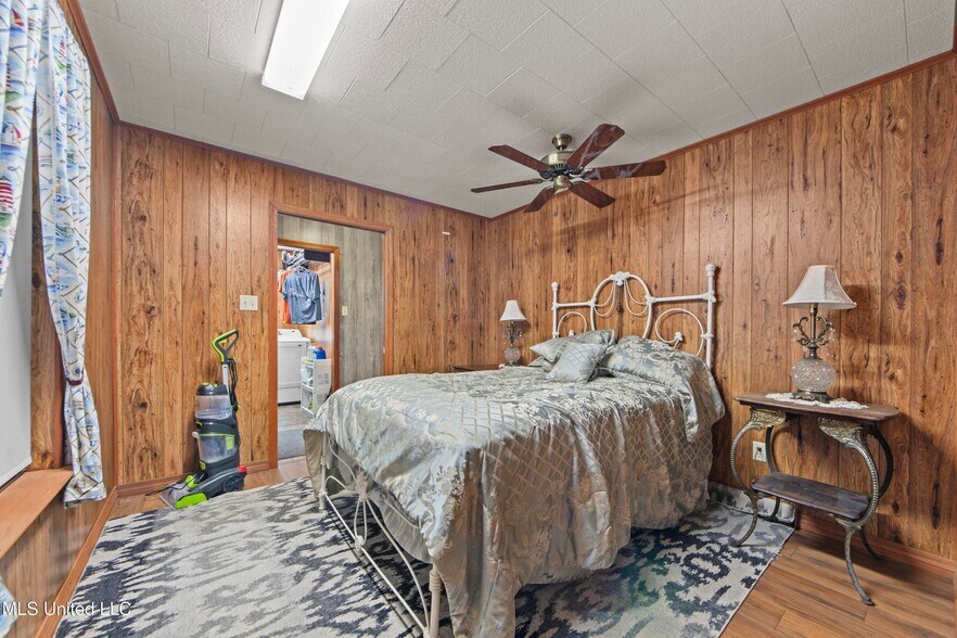 More Photos Of 2713 & 2717 15th Ave, Gulfport Light Distribution For Sale