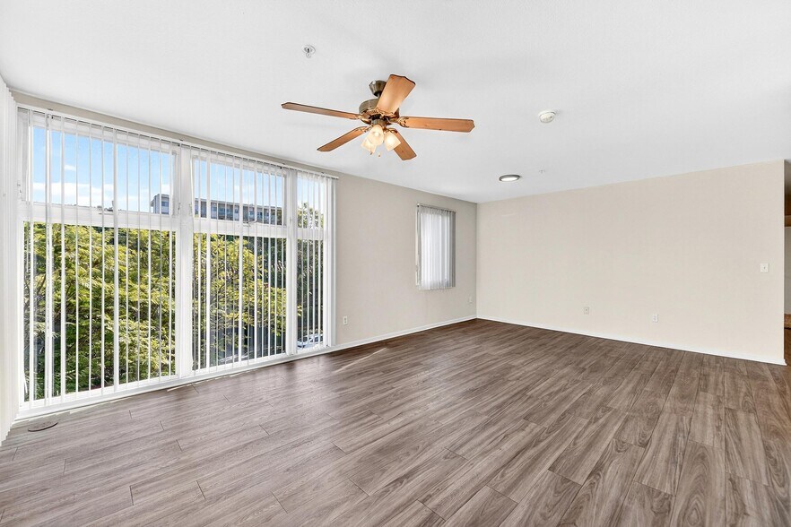More Photos Of 900 F St, San Diego Apartments For Lease