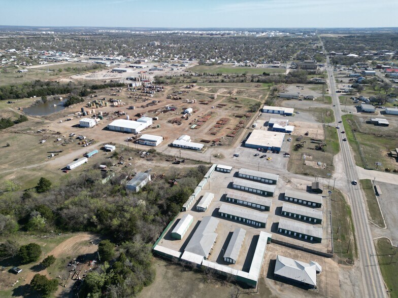 More Photos Of 601 E Pine St, Cushing Truck Terminal For Sale