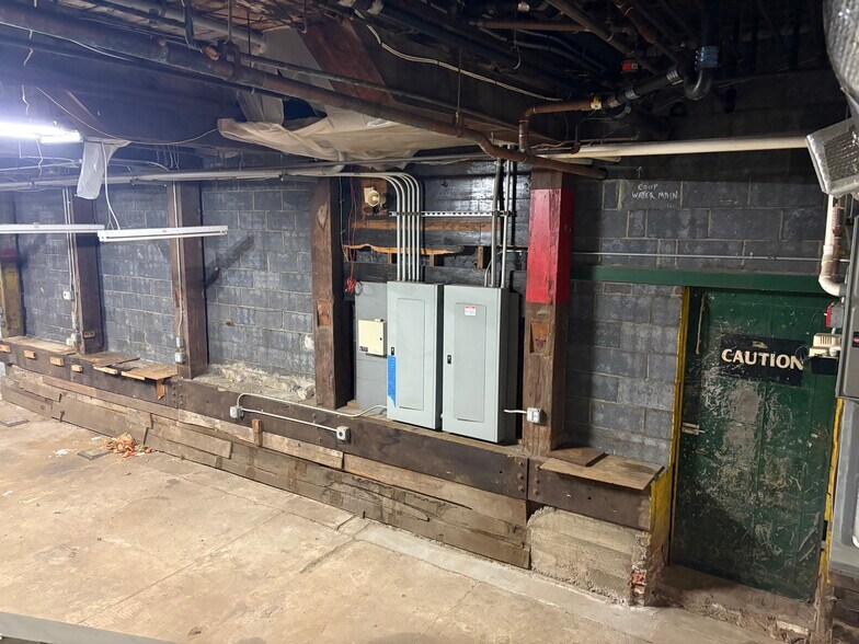 More Photos Of 36 Main St, Amesbury Flex For Lease