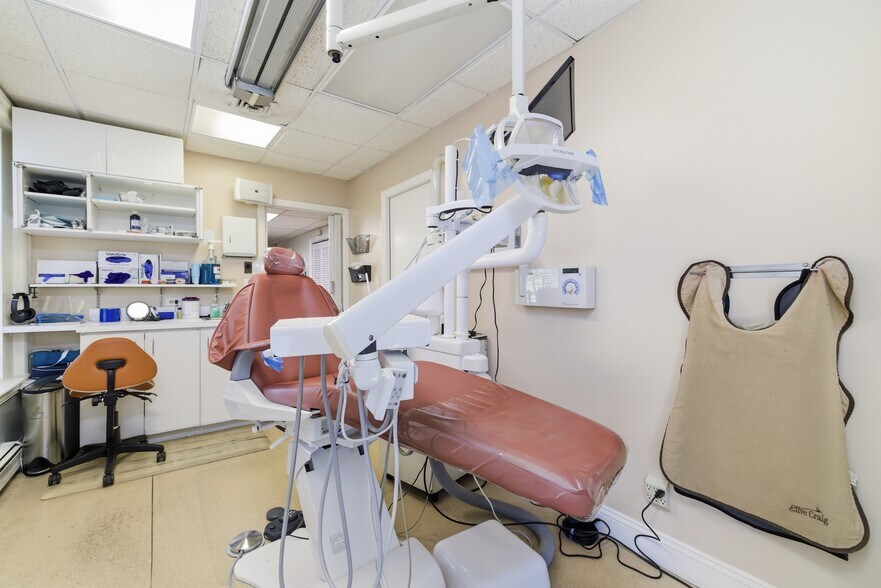 More Photos Of 1051 Beacon St, Brookline Medical For Sale