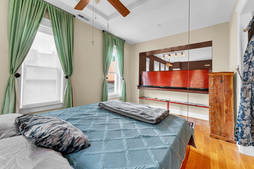 More Photos Of 87 Spring St, Eureka Springs Storefront Retail Residential For Sale