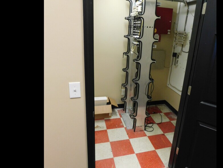 More Photos Of 875 Union St, Shelbyville Storefront Retail Office For Sale