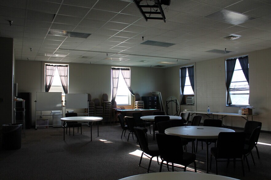 More Photos Of 401 W Poplar St, Elizabethtown Religious Facility For Sale