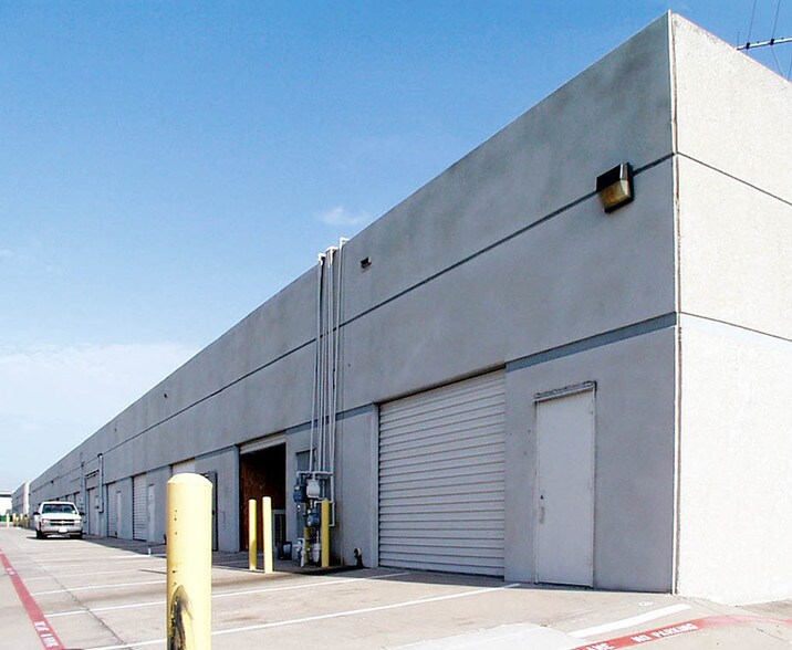 More Photos Of 12640 Northwest Hwy E, Dallas Flex For Lease
