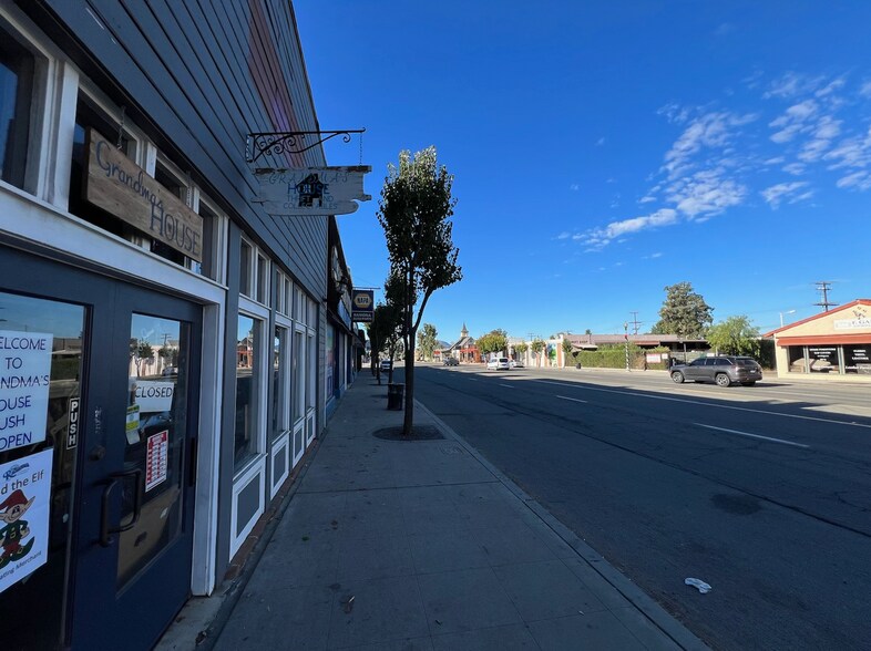 More Photos Of 738 Main St, Ramona Storefront For Lease