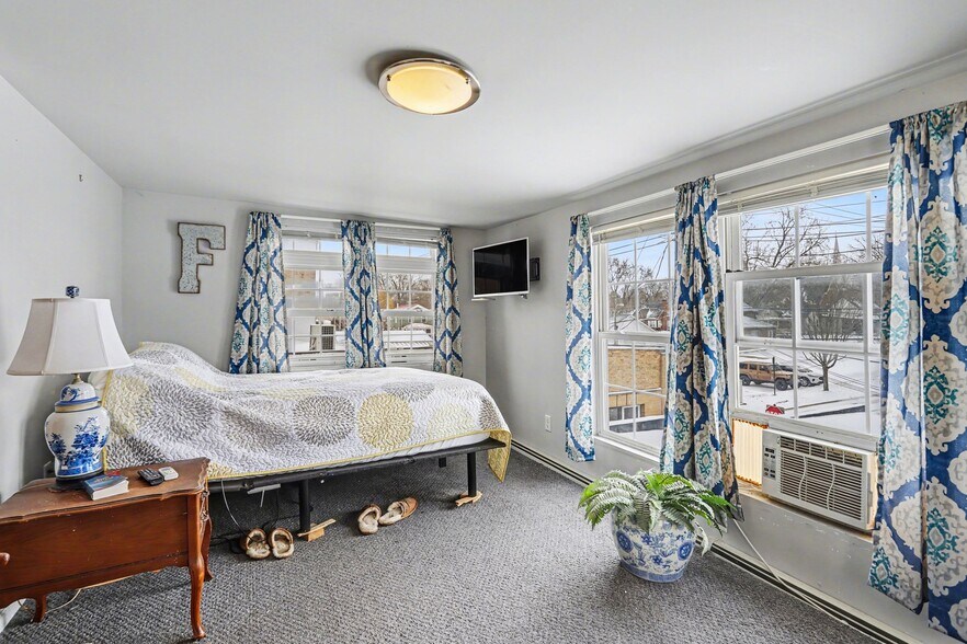 More Photos Of 130 E Water St, Constantine General Retail For Sale