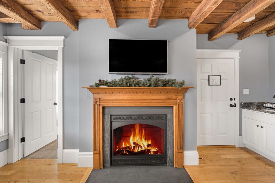 More Photos Of 208-210 Wharf St, Hermann Hospitality For Sale