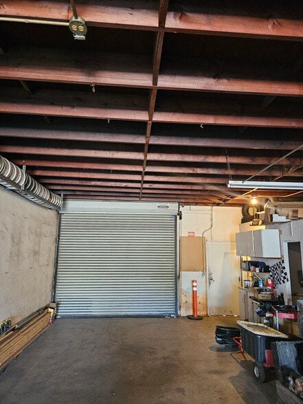 More Photos Of 2109 W Gaylord St, Long Beach Warehouse For Sale