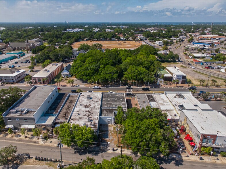 More Photos Of 142 & 144 US-98 Miracle Strip Pky, Fort Walton Beach Storefront For Sale