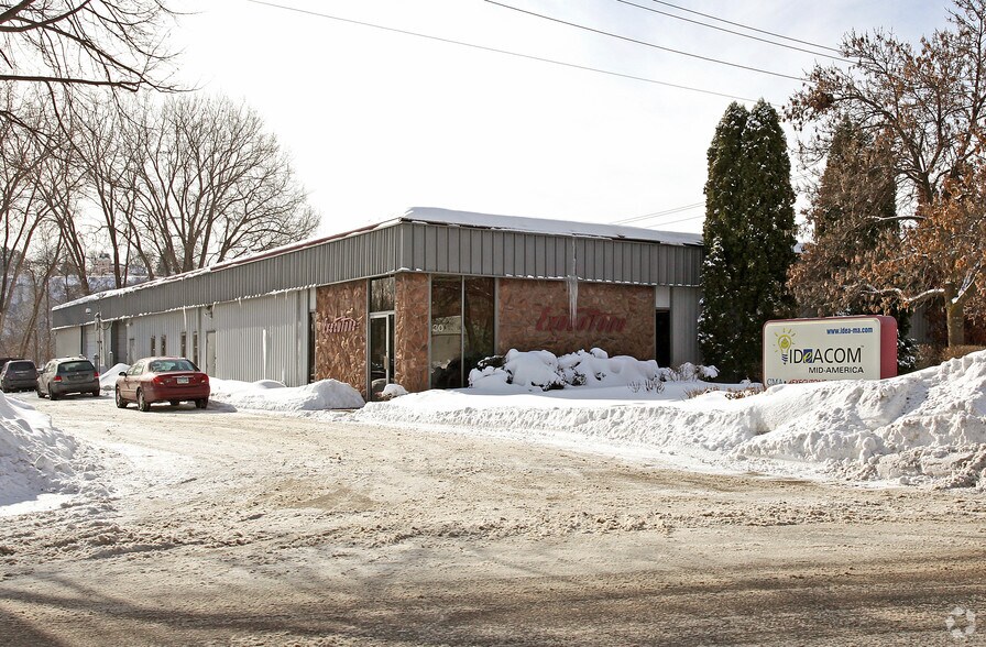 More Photos Of 30 Water St W, Saint Paul Warehouse For Sale