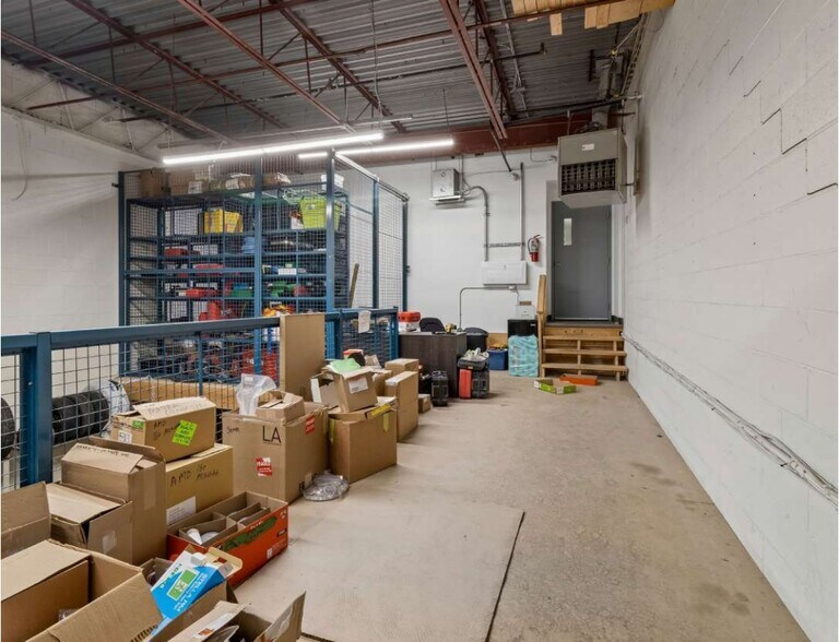 More Photos Of 242 Applewood Cres, Vaughan Light Manufacturing For Sale