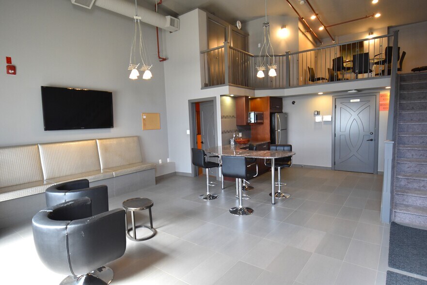 More Photos Of 9903 209 St NW, Edmonton Warehouse For Sale