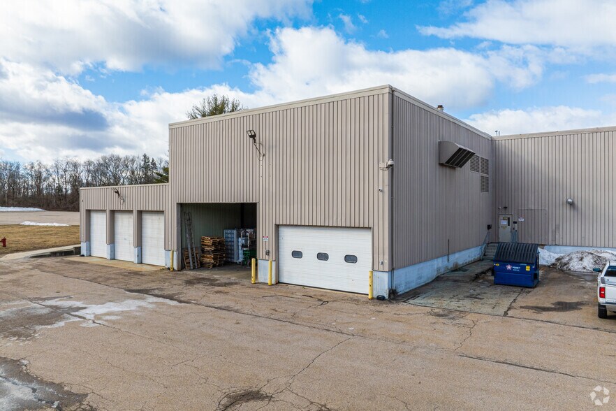 More Photos Of 1600 Division Rd, West Warwick Distribution For Lease