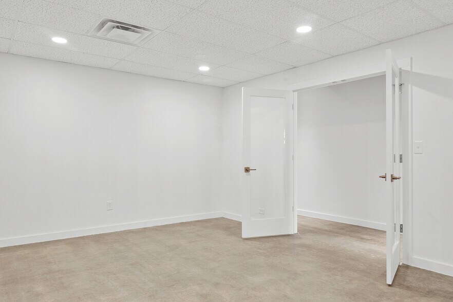 More Photos Of 1625 S Boston Ave, Tulsa Office For Sale