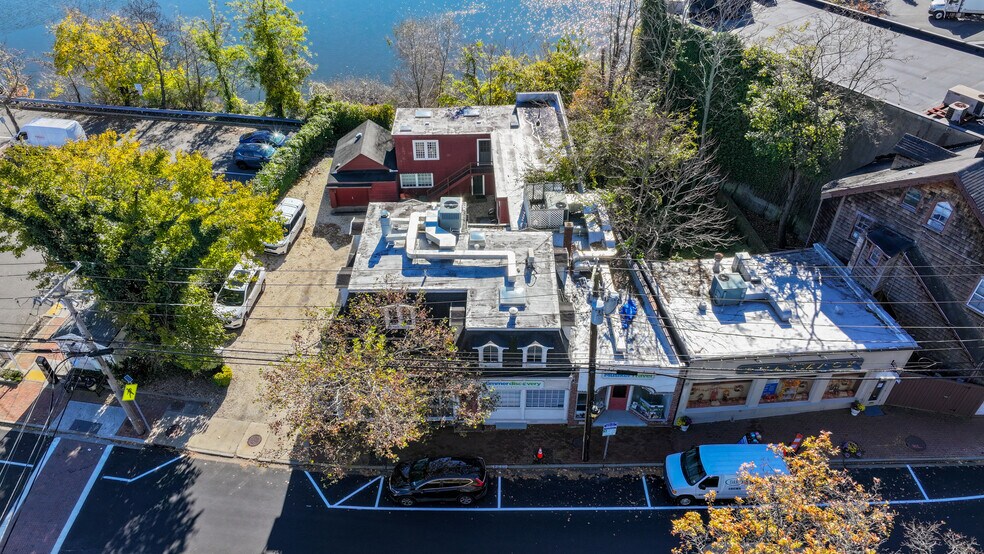 More Photos Of 1326 Old Northern Blvd, Roslyn Office For Lease