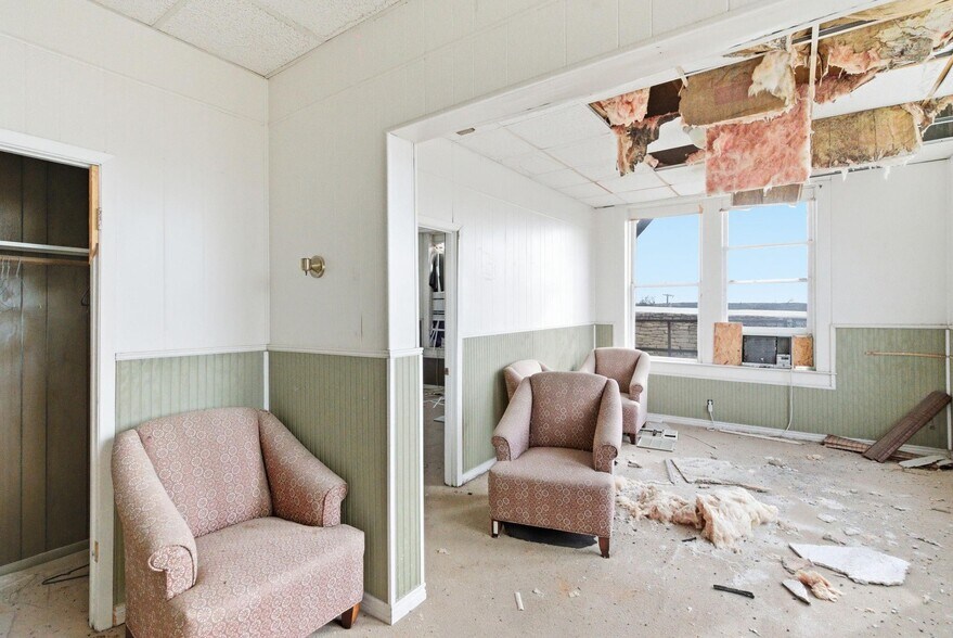 More Photos Of 100 W Central Ave, Comanche Flex For Sale