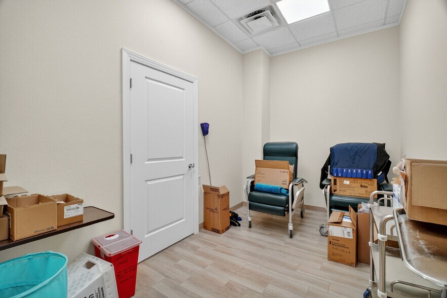 More Photos Of 1511 Buenos Aires Blvd, Lady Lake Funeral Home For Lease