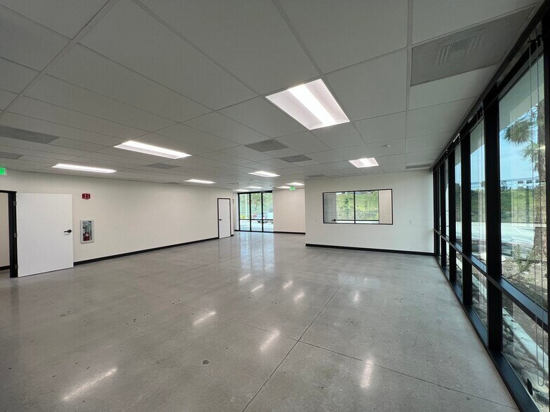 More Photos Of 7098 Miratech Dr, San Diego Research And Development For Lease