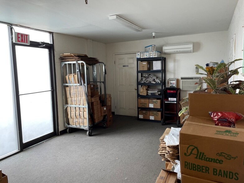 More Photos Of 720 Olive Dr, Davis Warehouse For Lease