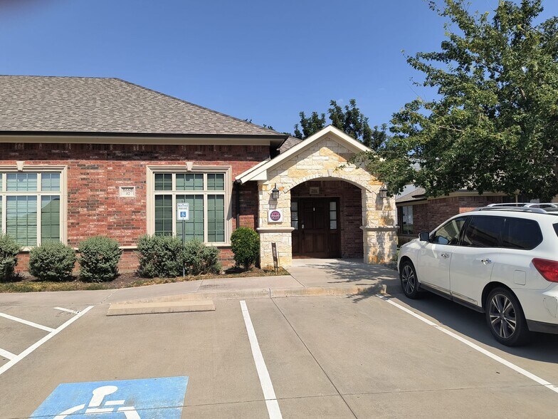 More Photos Of 8668 John Hickman Pky, Frisco Medical For Lease