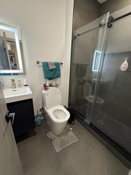 More Photos Of 251 S 12th St, Philadelphia Apartments For Sale