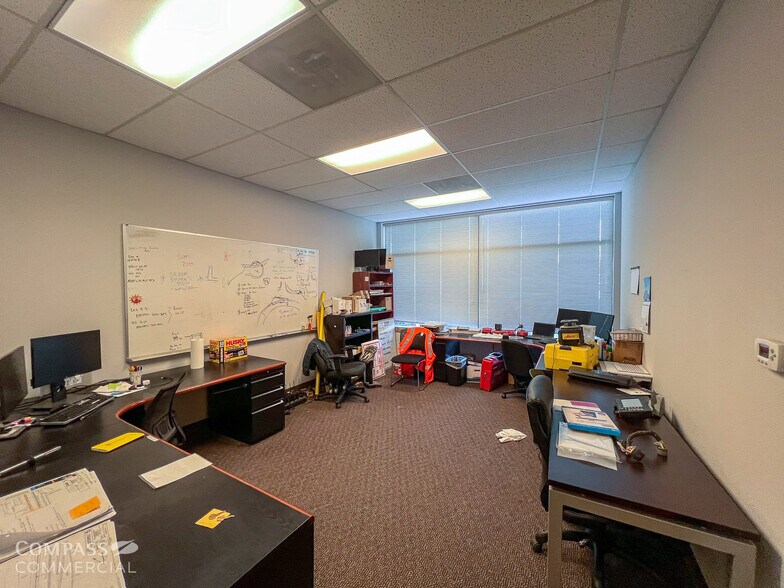More Photos Of 63140 Britta St, Bend Office For Lease
