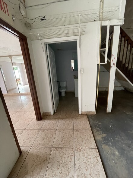 More Photos Of 8012-8076 W 21st Ave, Hialeah Warehouse For Sale