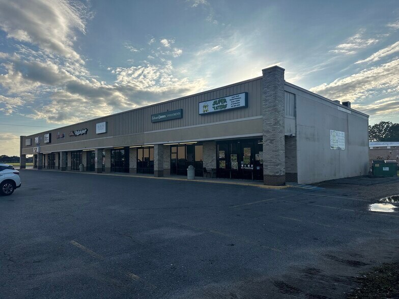 More Photos Of 5505 Cameron St, Scott Unknown For Lease