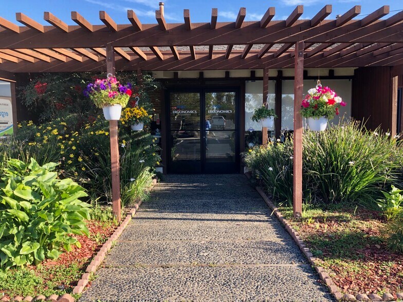 More Photos Of 7434 Jackson Dr, San Diego Medical For Lease