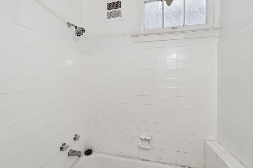 More Photos Of 3162 Buena Vista Ter SE, Washington Apartments For Sale
