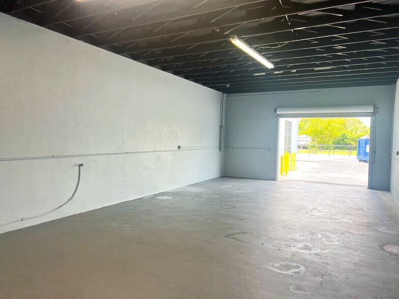 More Photos Of 14530-14540 S Tamiami Trl, Fort Myers Unknown For Lease