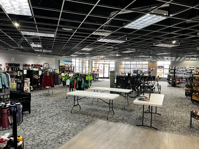 More Photos Of 34501-34517 Utica Rd, Fraser Freestanding For Lease