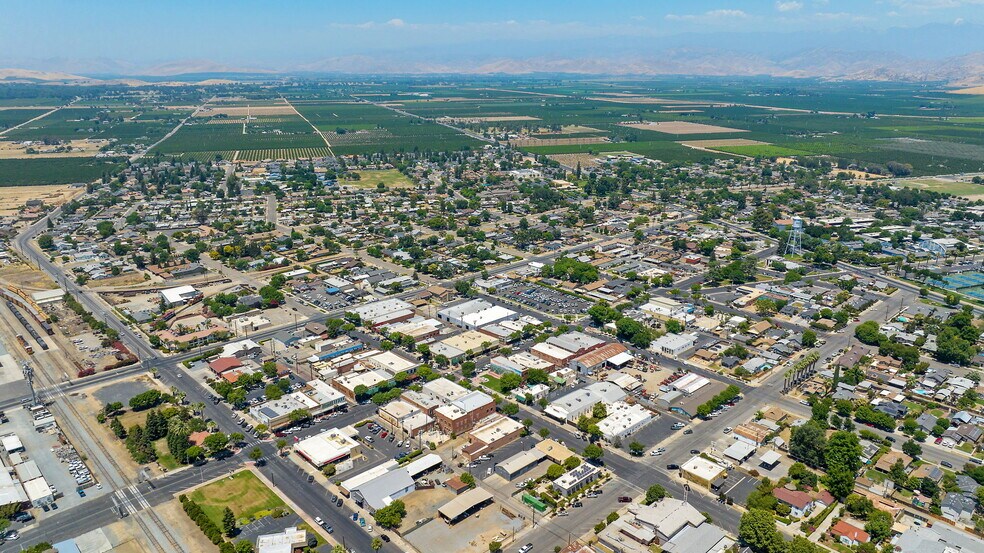 More Photos Of 128 S E St, Exeter Storefront For Sale