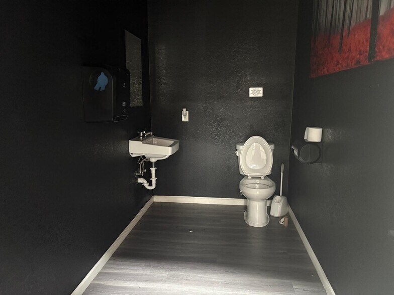 More Photos Of 2200 High Tech, Waxahachie Industrial For Lease