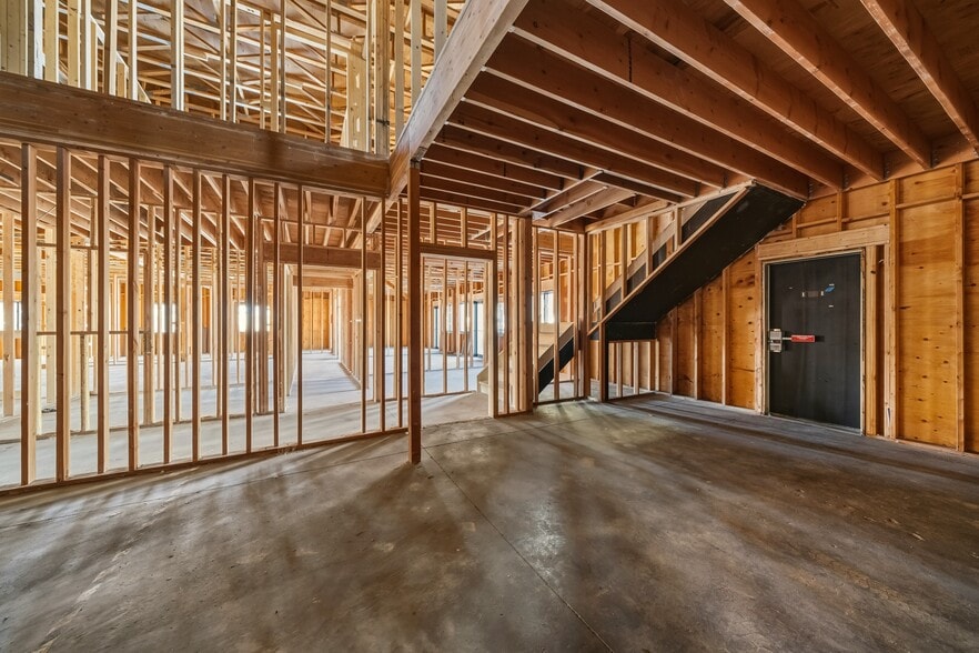 More Photos Of 189 Arden Dr, Belgrade Industrial For Lease