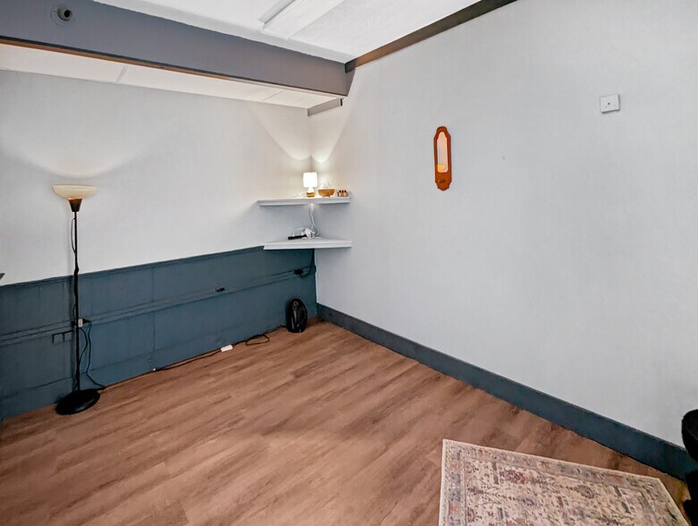 More Photos Of 57 N Plank St, Rossville Office For Sale