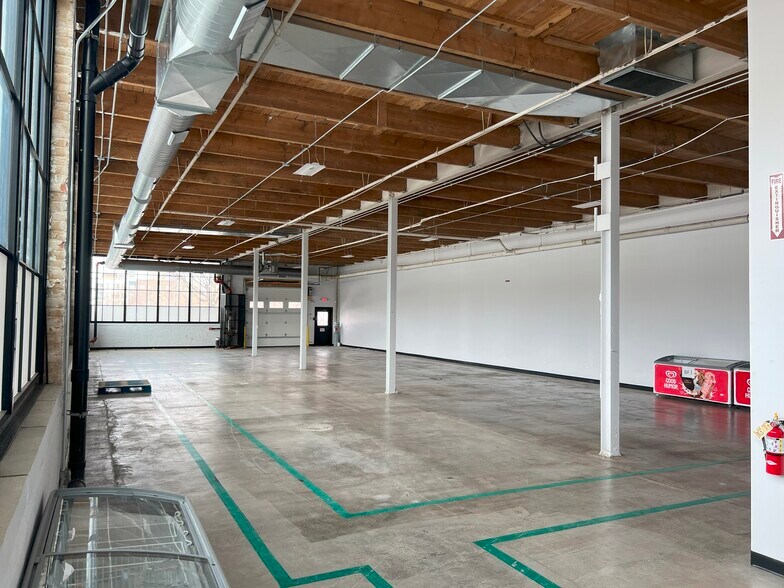 More Photos Of 1911 Jefferson St NE, Saint Anthony Manufacturing For Lease