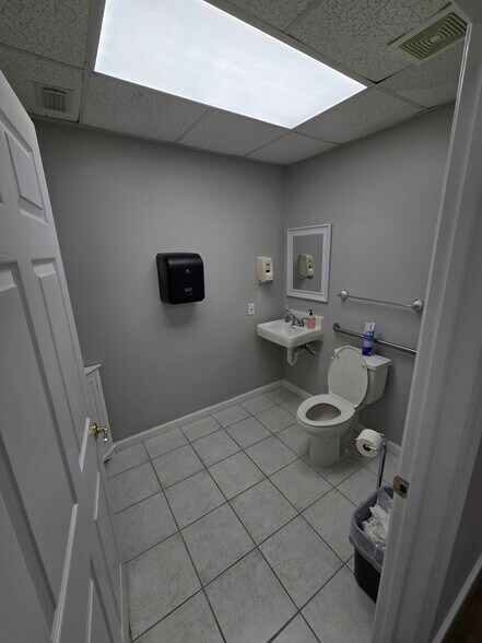 More Photos Of 404 Newport Blvd, League City Office For Lease