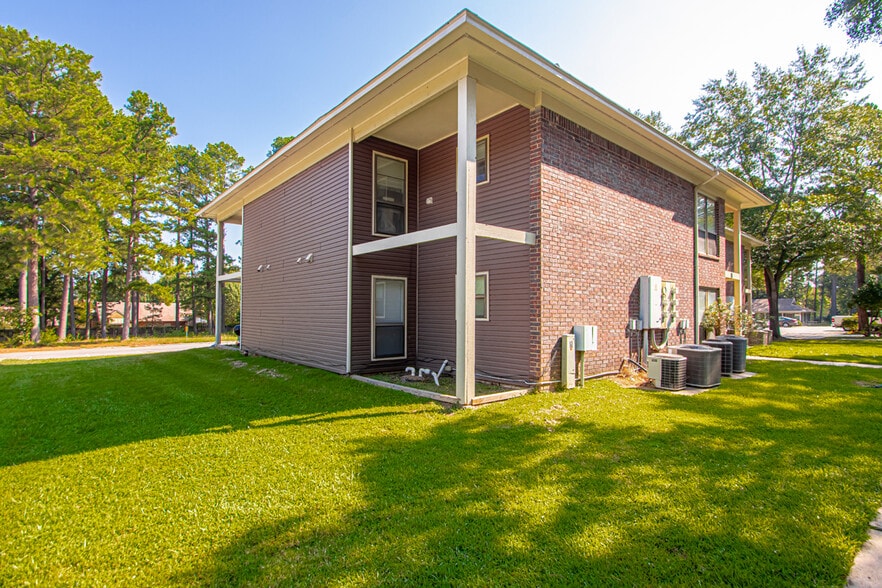 More Photos Of 1810 Bishop Rd, Bryant Apartments For Sale