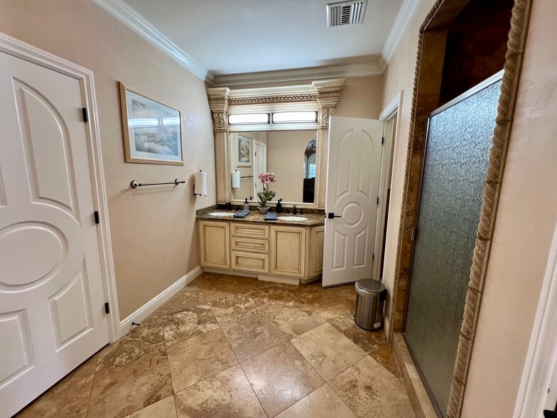 More Photos Of 21428 N 55th Ave, Glendale Assisted Living For Lease
