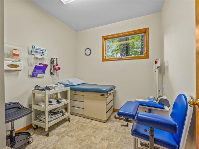 More Photos Of 200 W Town St, Norwich Office For Sale