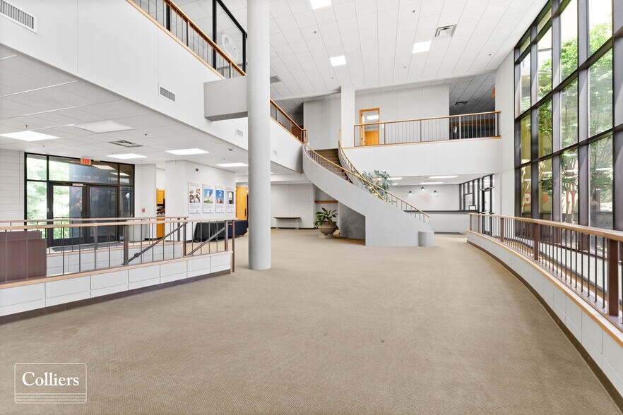 More Photos Of 305 E Main St, Siloam Springs Office For Sale