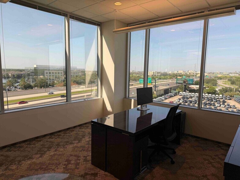 More Photos Of 4901 Vineland Rd, Orlando Office For Lease