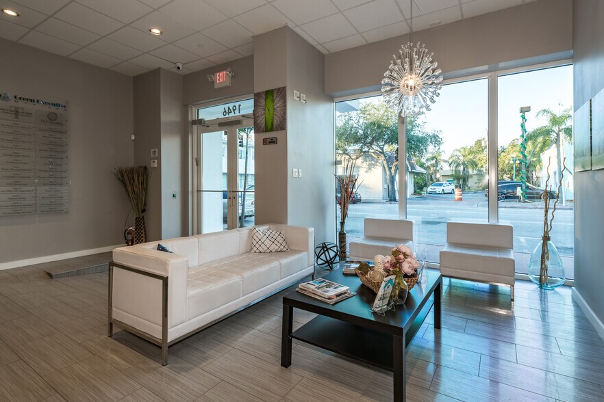More Photos Of 1946 Tyler St, Hollywood Office For Lease