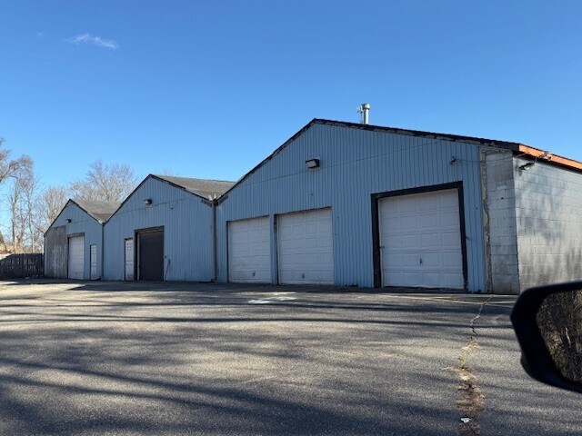 More Photos Of 3635 E Main St, Kalamazoo Storefront Retail Office For Sale