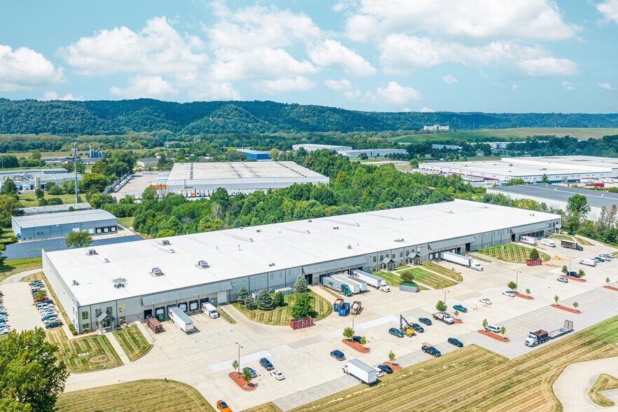 More Photos Of 7201 Intermodal Dr, Louisville Warehouse For Lease