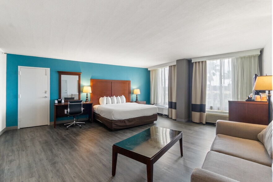 More Photos Of 7675 W Irlo Bronson Memorial Hwy, Kissimmee Hotel For Sale